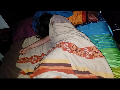❤️ Stepson berating a sua jovem madrasta enquanto ela dorme. ️❌ Sexo de qualidade em nós pt.it-com.top